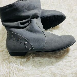 GRAY STUDDED ANKLE BOOTS BOOTIES Zipper KOHLS Size 10 Medium EUC